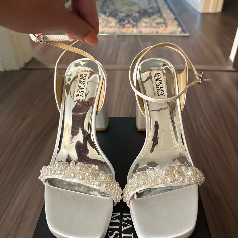 Badgley Mischka Pearl Embellished Silver Heels